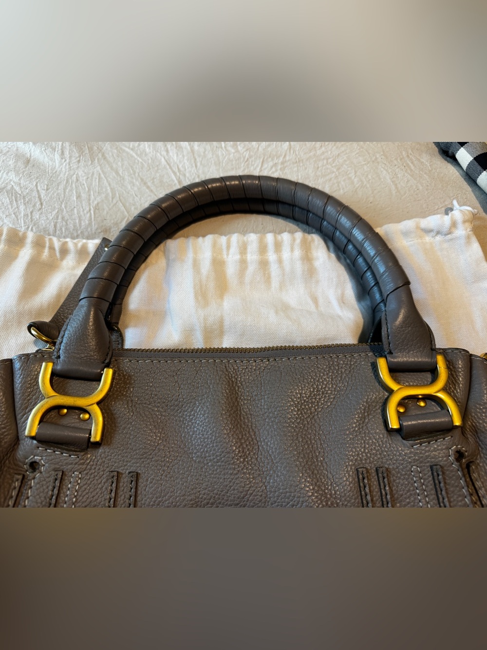 Chloé Marcie Medium Double Carry Satchel Bag in Grained Leather - CASHMERE GREY - Picture 9 of 13